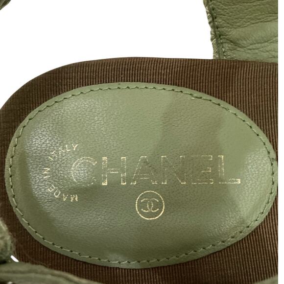 Chanel Tweed Thong Sandals Size 37.5 EU 7.5 US Light Khaki Cruise Charm Rare - Picture 7 of 10